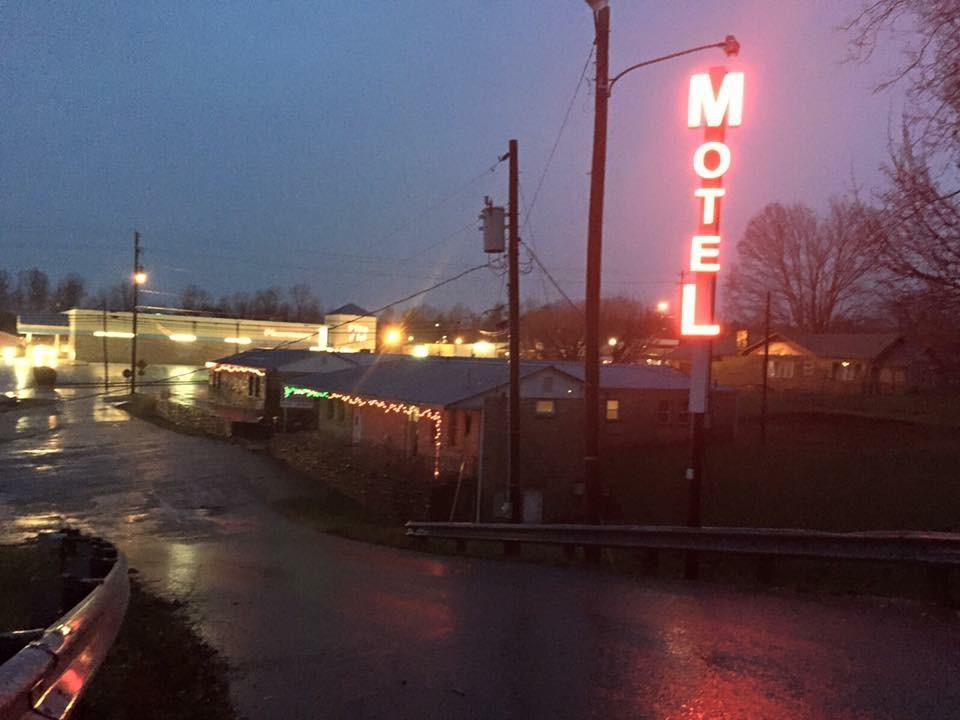 Scenic River Inn Motel Wartburg 외부 사진