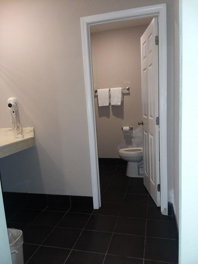 Scenic River Inn Motel Wartburg 외부 사진