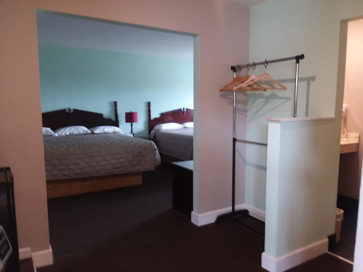 Scenic River Inn Motel Wartburg 외부 사진